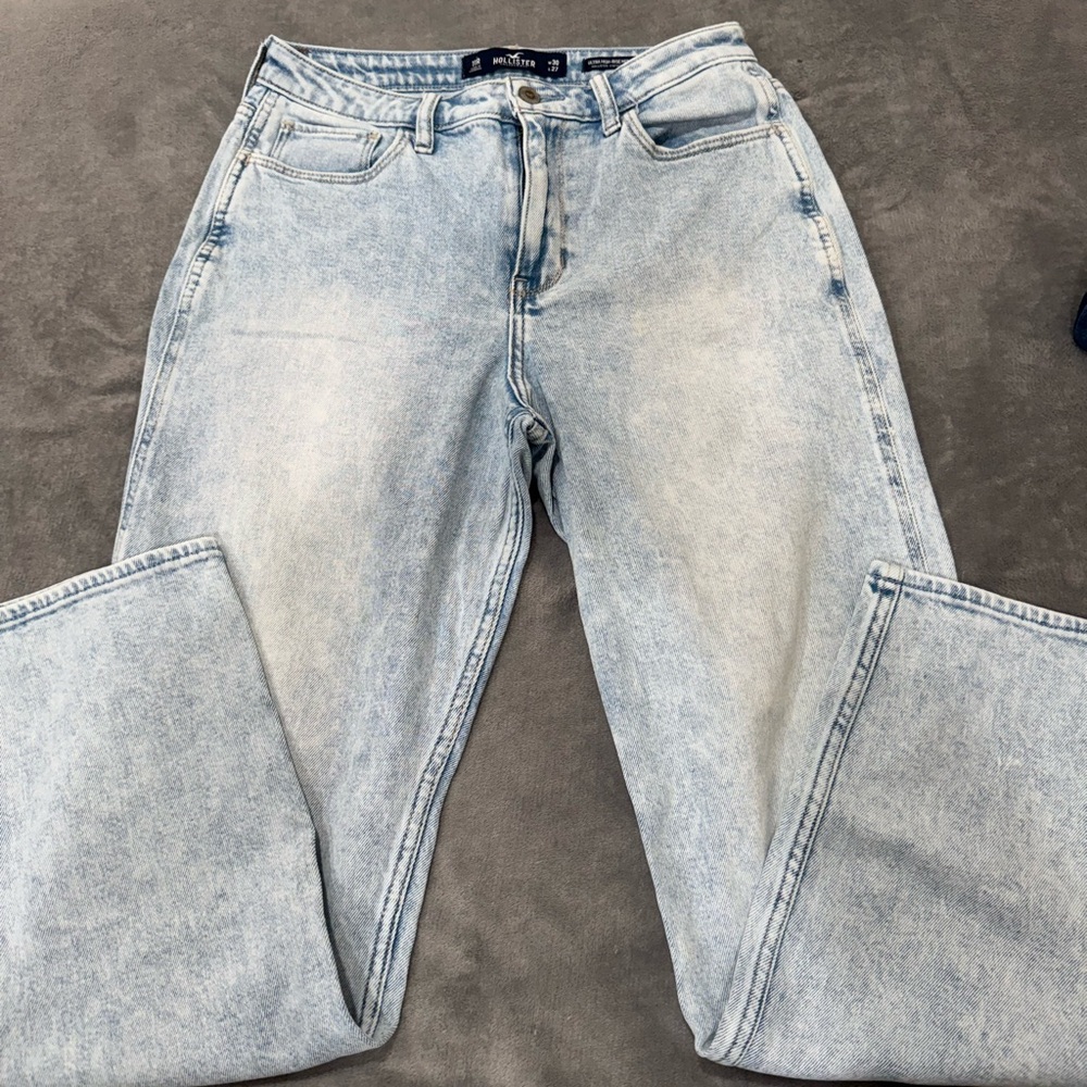 Hollister Women's Light Wash Straight Leg Jeans